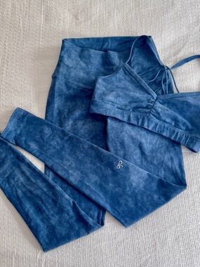Alo Airbrush Blue Tie-Dye Leggings (XS) and Bra (S) Set